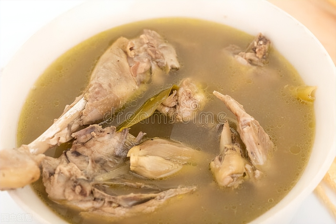 炖鸡汤需要放什么材料好喝,炖鸡汤最好喝的方法和配料