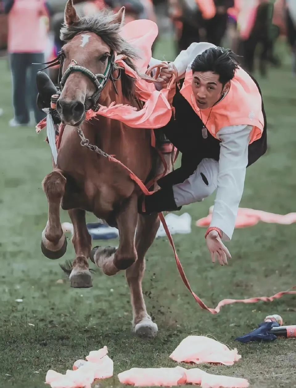 甘孜文旅局长化身侠客火出圈,火出圈啦
