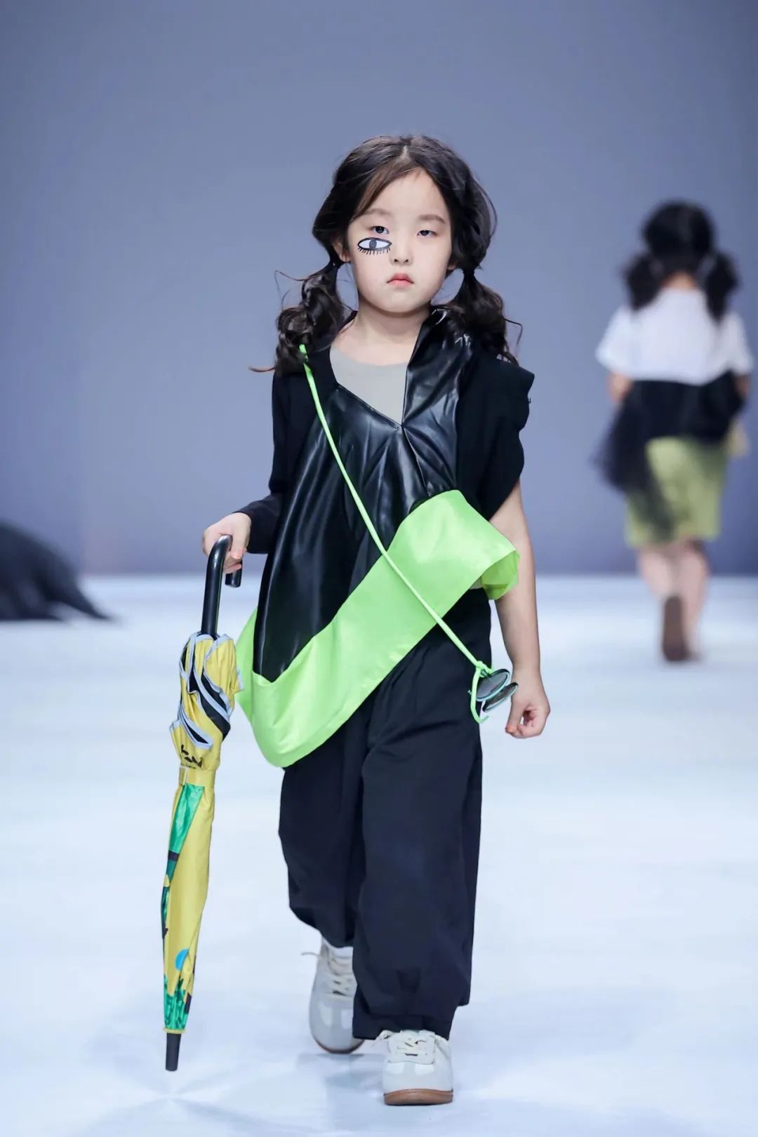 “铁皮青蛙”玩起来！|AW23童话小镇童装报名开启！