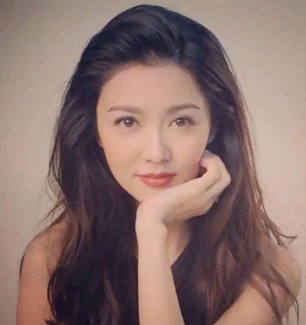 审美降级！不老女神从港风变成网红脸，网友认不出：低级太多