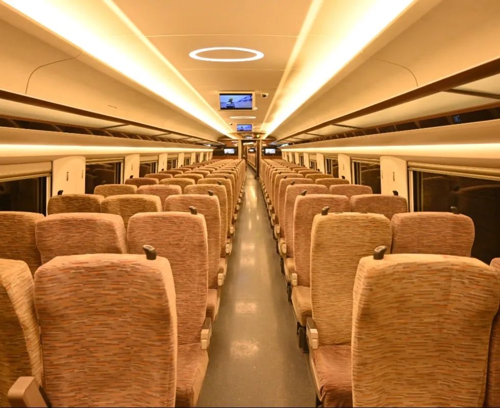 南宁到贵阳车票太难买,南宁东到贵阳多少钱