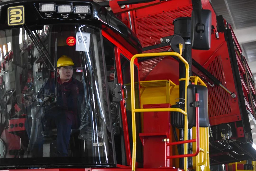 中国最新一代农机,见证国产农机