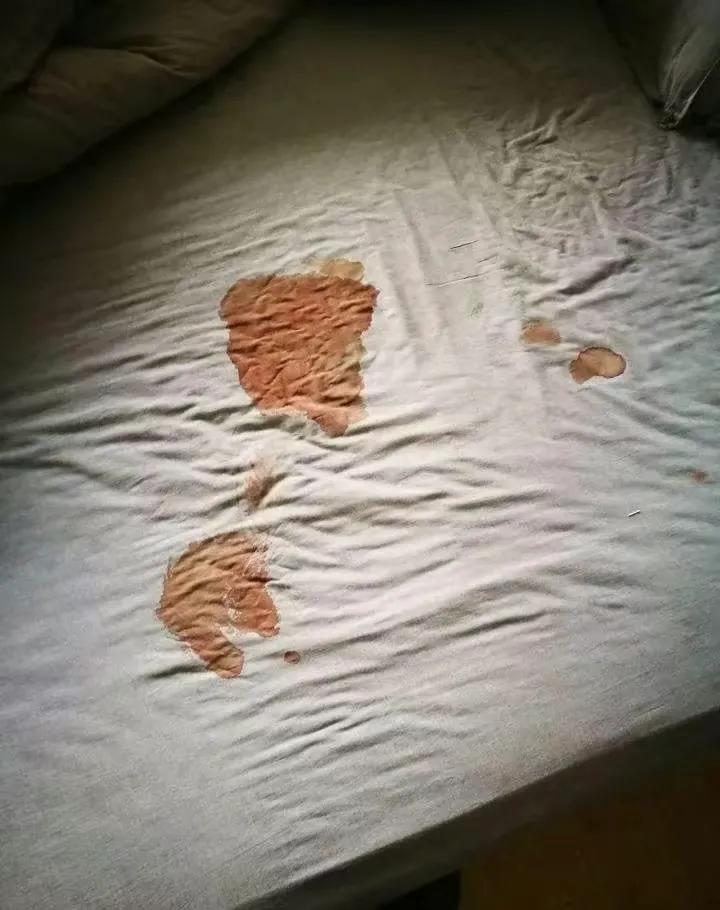 酒店弄上大姨妈了需要赔钱吗,大姨妈血弄到酒店床单上要赔钱吗