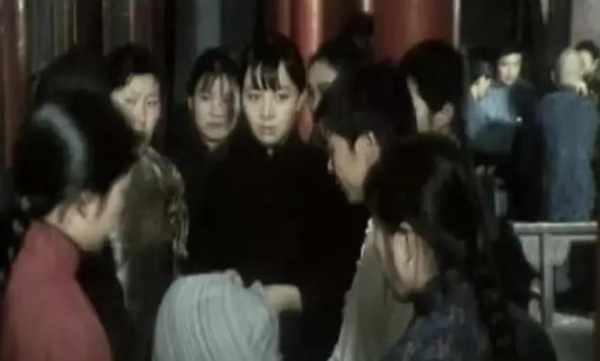 老舍和月牙儿人物分析,老舍母女沦落街头电视剧