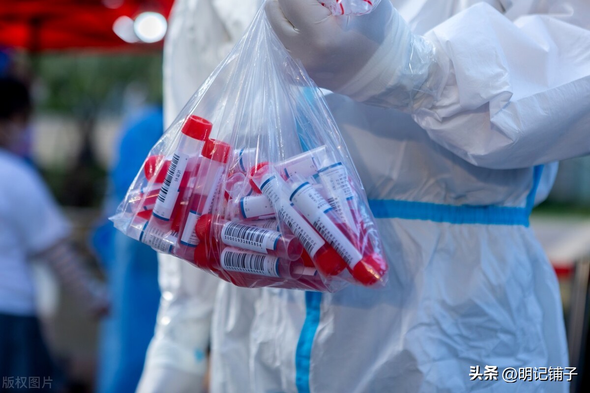 恍若隔世！三年前的那个冬天，连口罩都戴得那么蹩脚