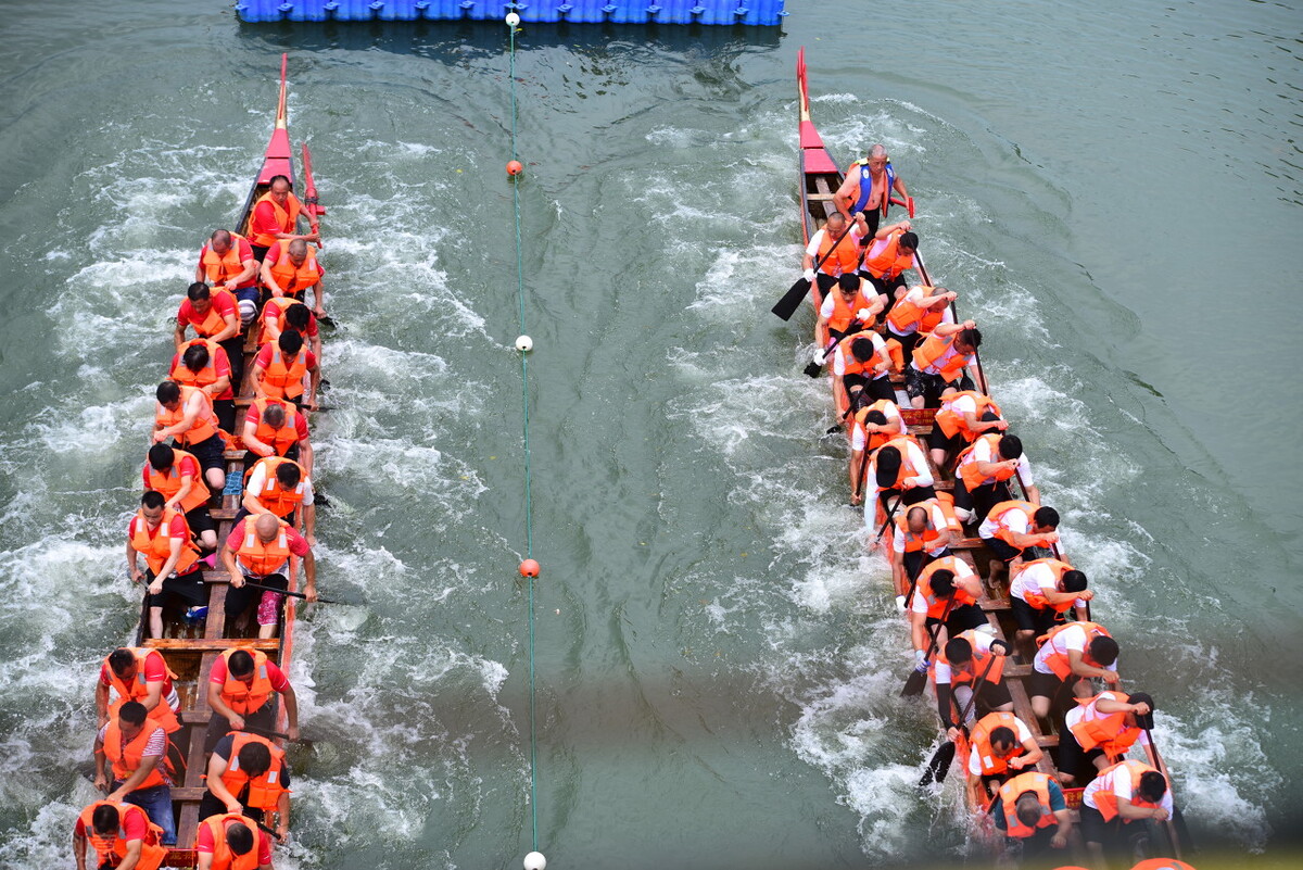 和赛龙舟有关的诗词,赛龙舟古诗词