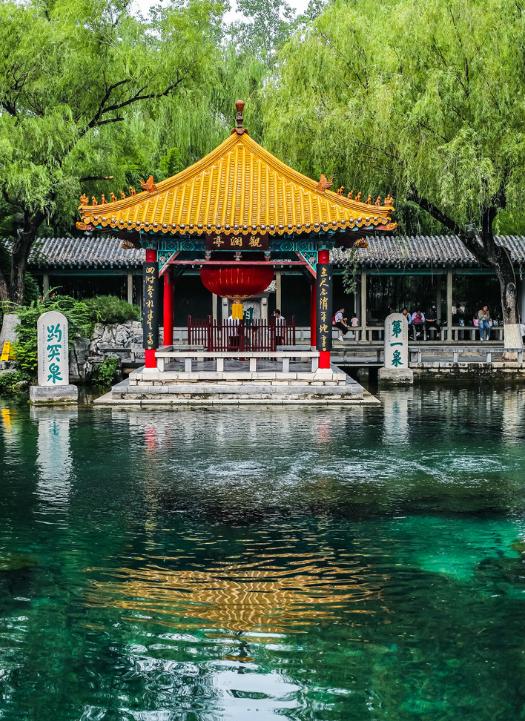 小学课本里的趵突泉是谁写的,90年代书本趵突泉