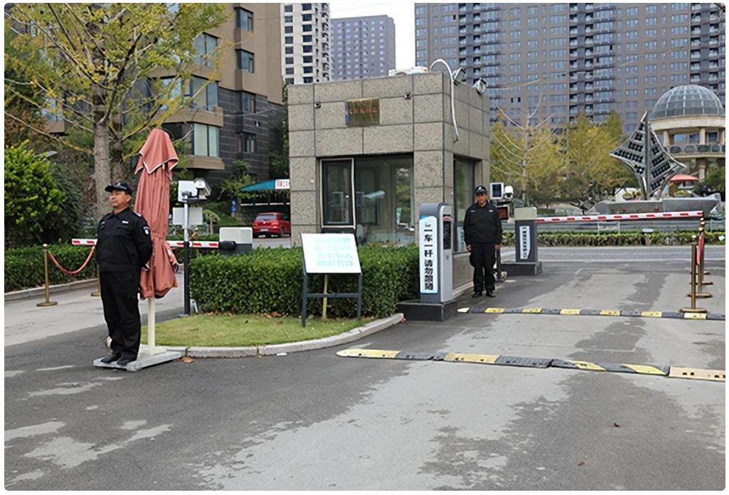 湖北男子去世母亲拨通了他的电话,男子把父母的遗体火化