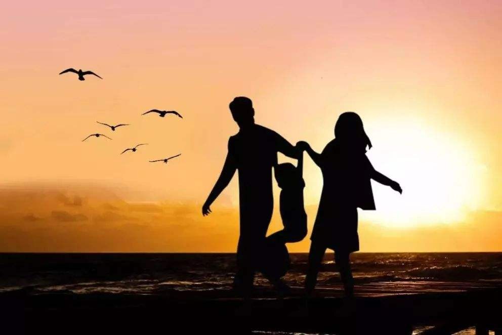 美国被监禁13年的少女,美国少女被继父囚禁19年