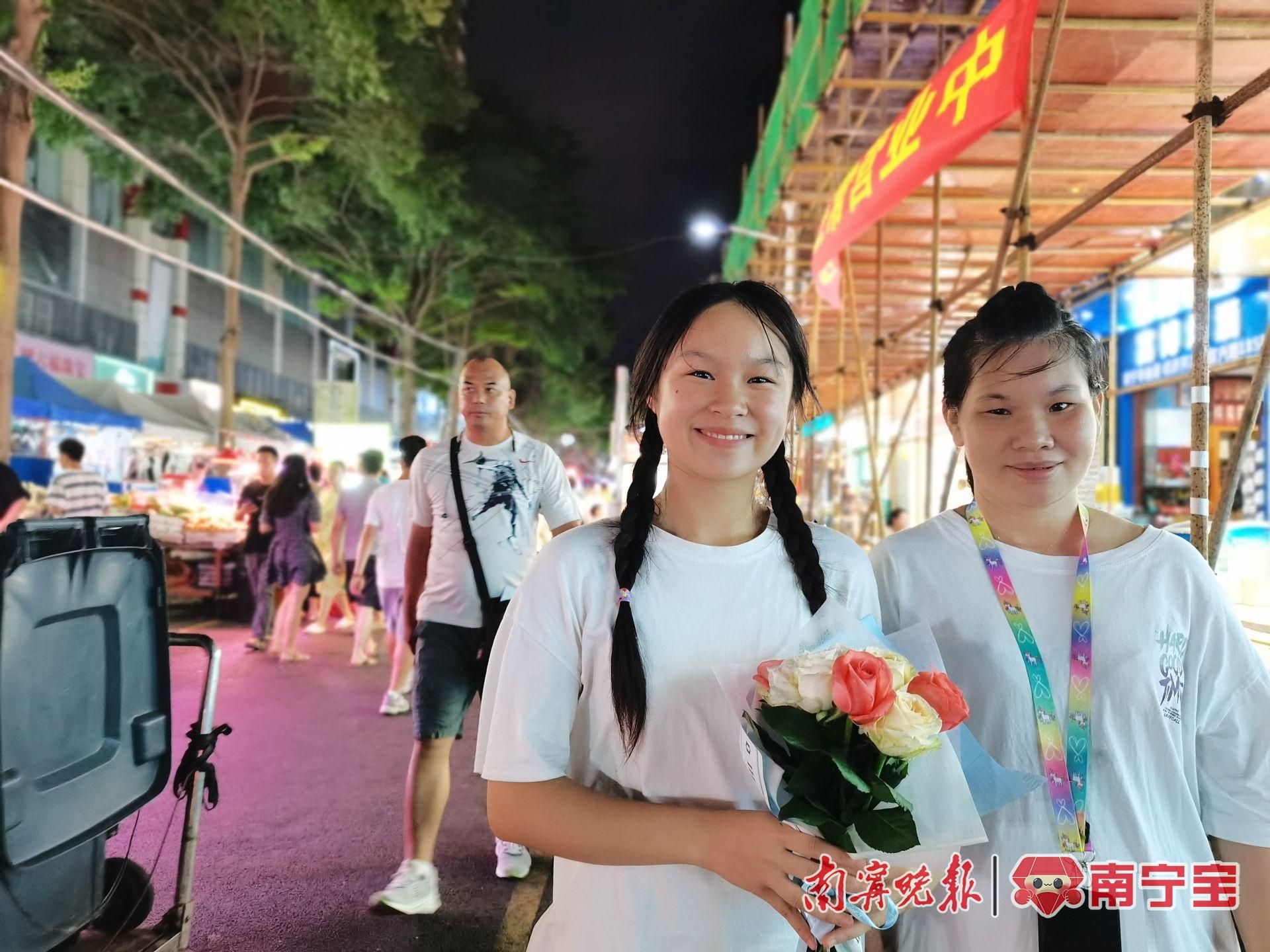 暑假适合摆摊卖花吗,单亲妈妈兼职摆摊卖花