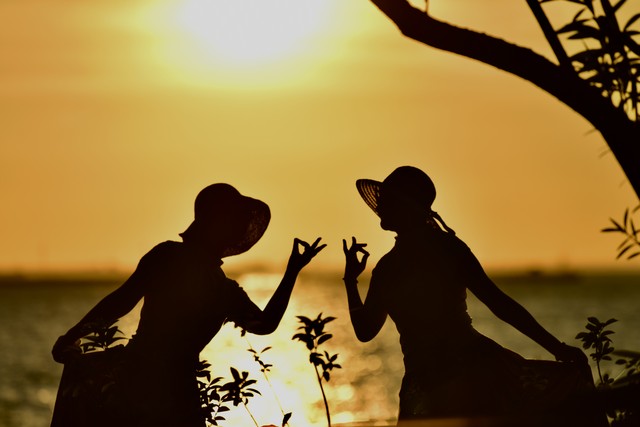 三年前朋友借我10万买房,几年前女子借了10万给弟弟买房