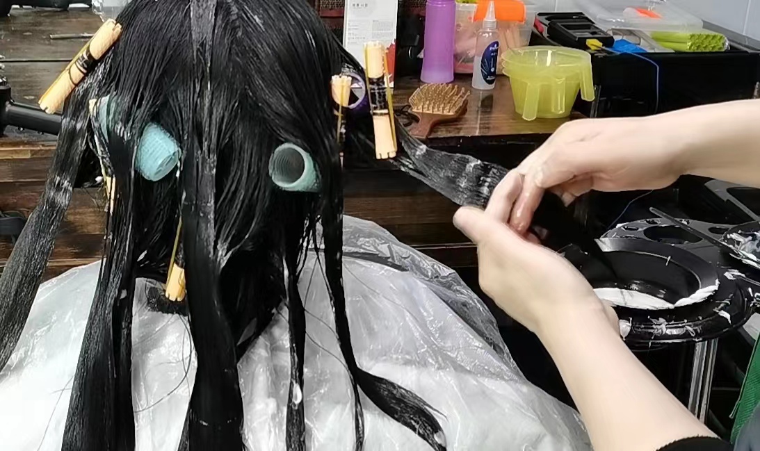 怎么样软化头发最有效,软化头发教程全过程