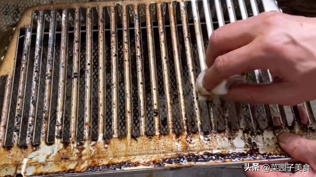 专业师傅清洗油烟机,师傅上门清洗油烟机不用机器吗