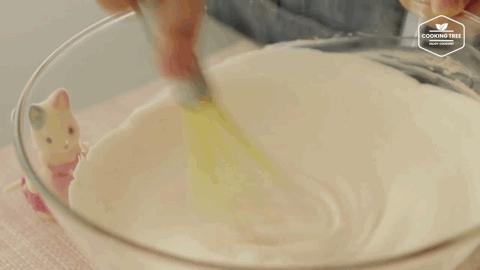 无需烤箱的入门级蛋糕,特别简单的爆浆蛋糕不用烤箱