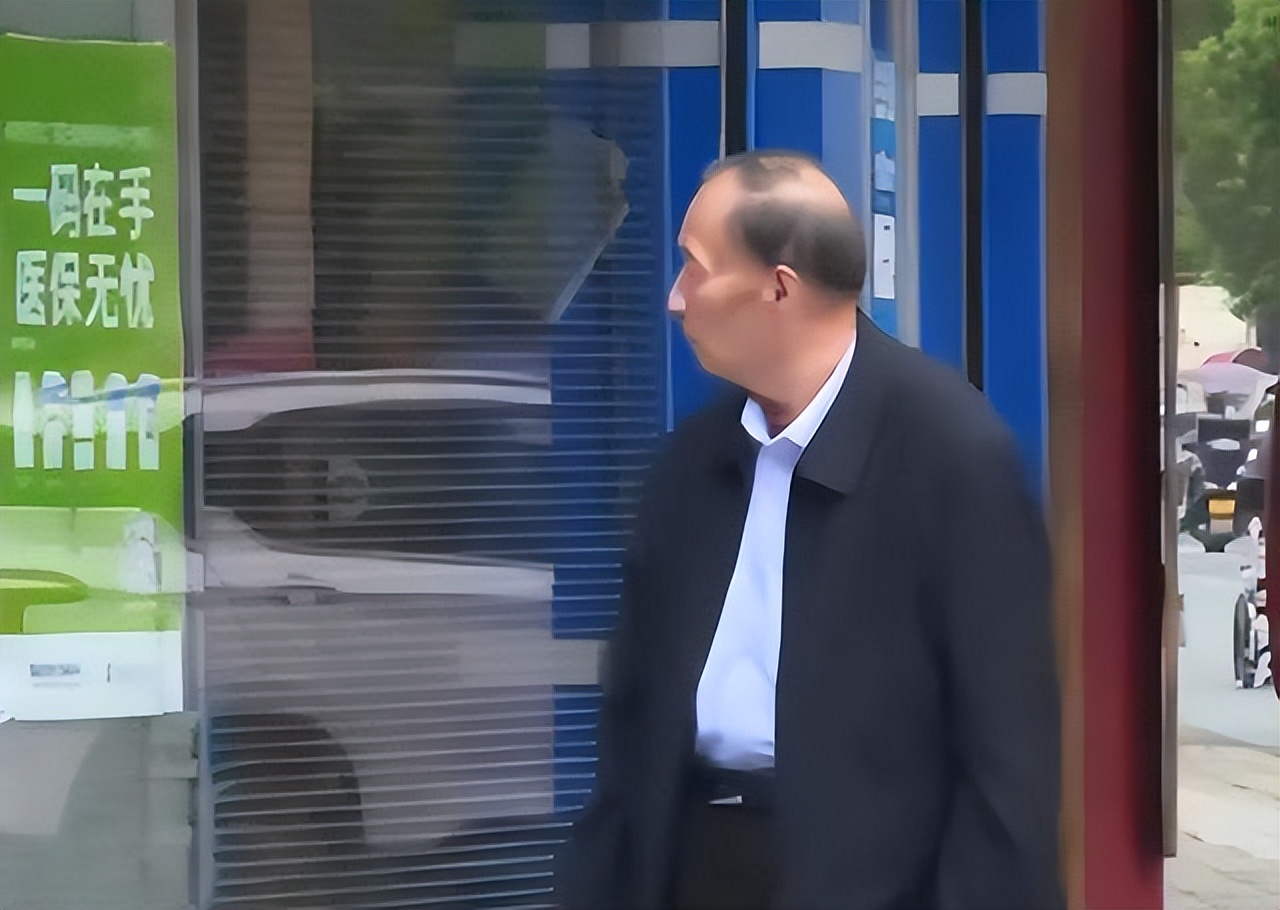 六旬老人出轨与儿子反目成仇,老人婚内出轨案件