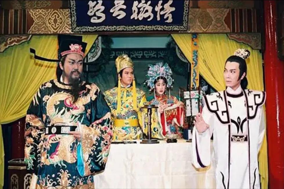 1952年母女拦车告状，*小平邓**调查后勃然大怒，严惩当代“陈世美”