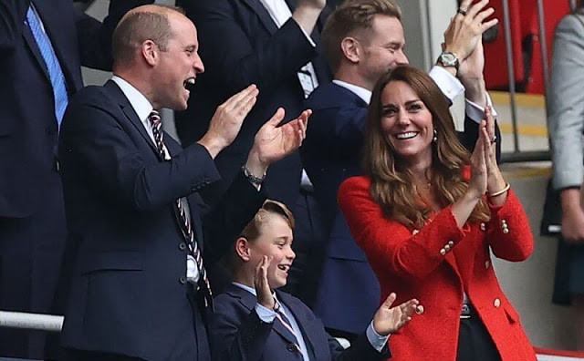 乔治小王子六岁照片,乔治小王子穿着