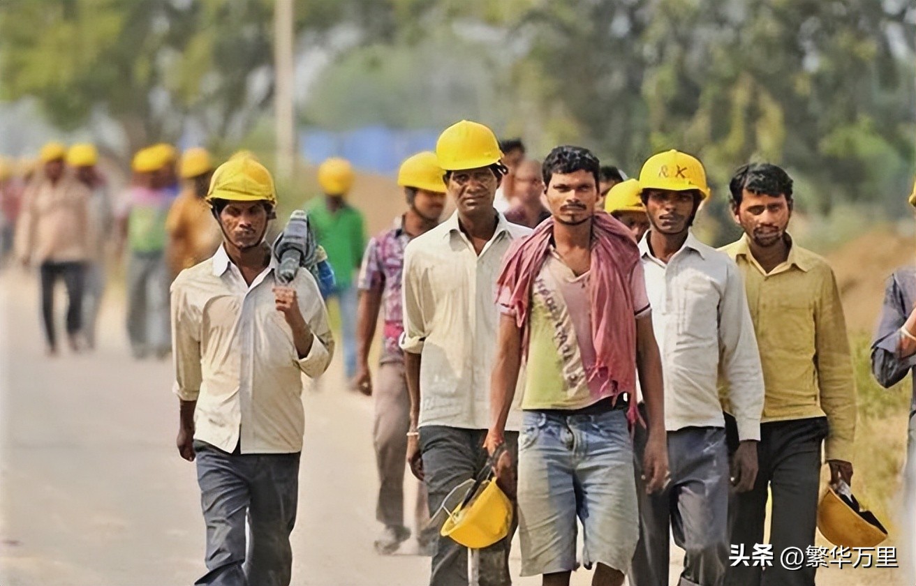 印度近40年的工资增长情况,印度14亿人靠什么生活