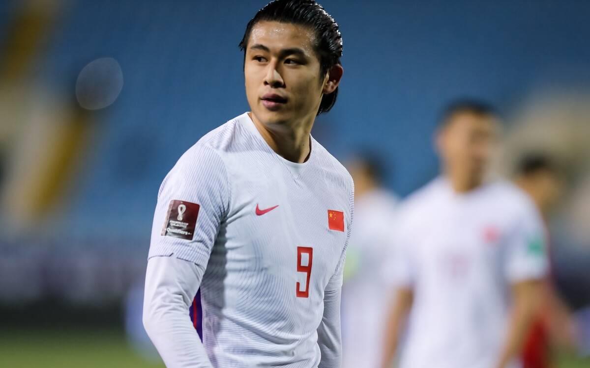 蒋圣龙100米,足球队员蒋圣龙身高