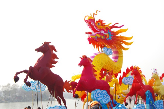 生肖马和生肖蛇谁更厉害,78年生肖马和76年生肖龙合适吗