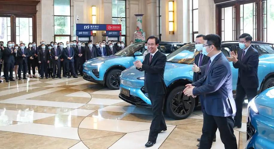 身负1.9万亿元债务，都没有被压垮的许家印，却倒在了50亿上？