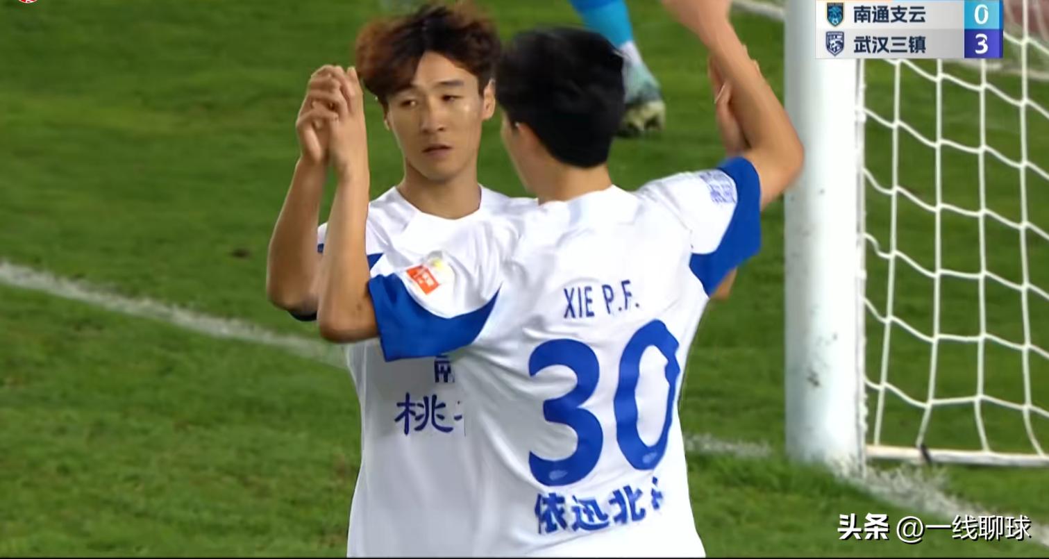 韦世豪慌了？两个进球都不屑庆祝，冷漠表情令球迷不解