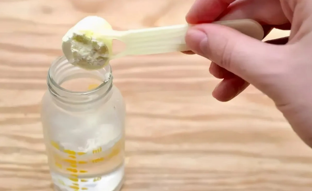 宝宝更换奶粉的正确方法,给宝宝更换奶粉的正确方法