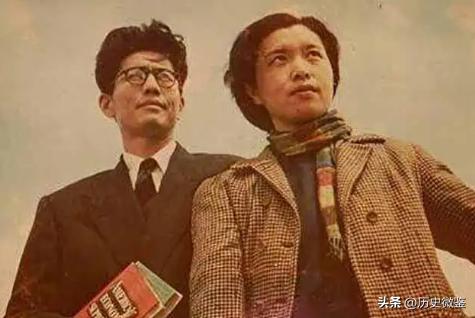 76年周总理遗体火化前，乔冠华抱棺痛哭：我来做您的儿子为您送行