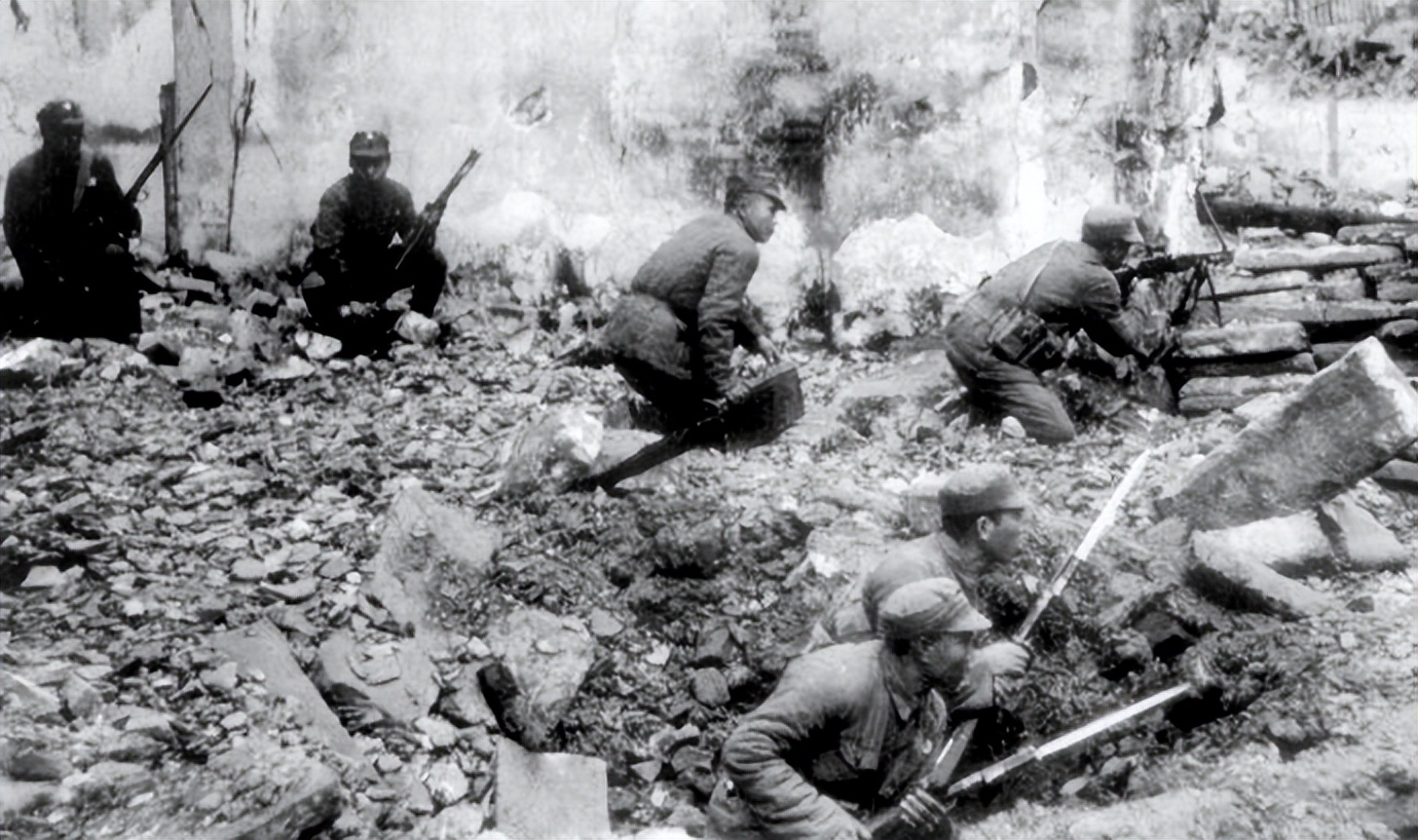 “巾帼女英雄”刘桂贞：肠子流出2寸坚持战斗，被授予上尉军衔！