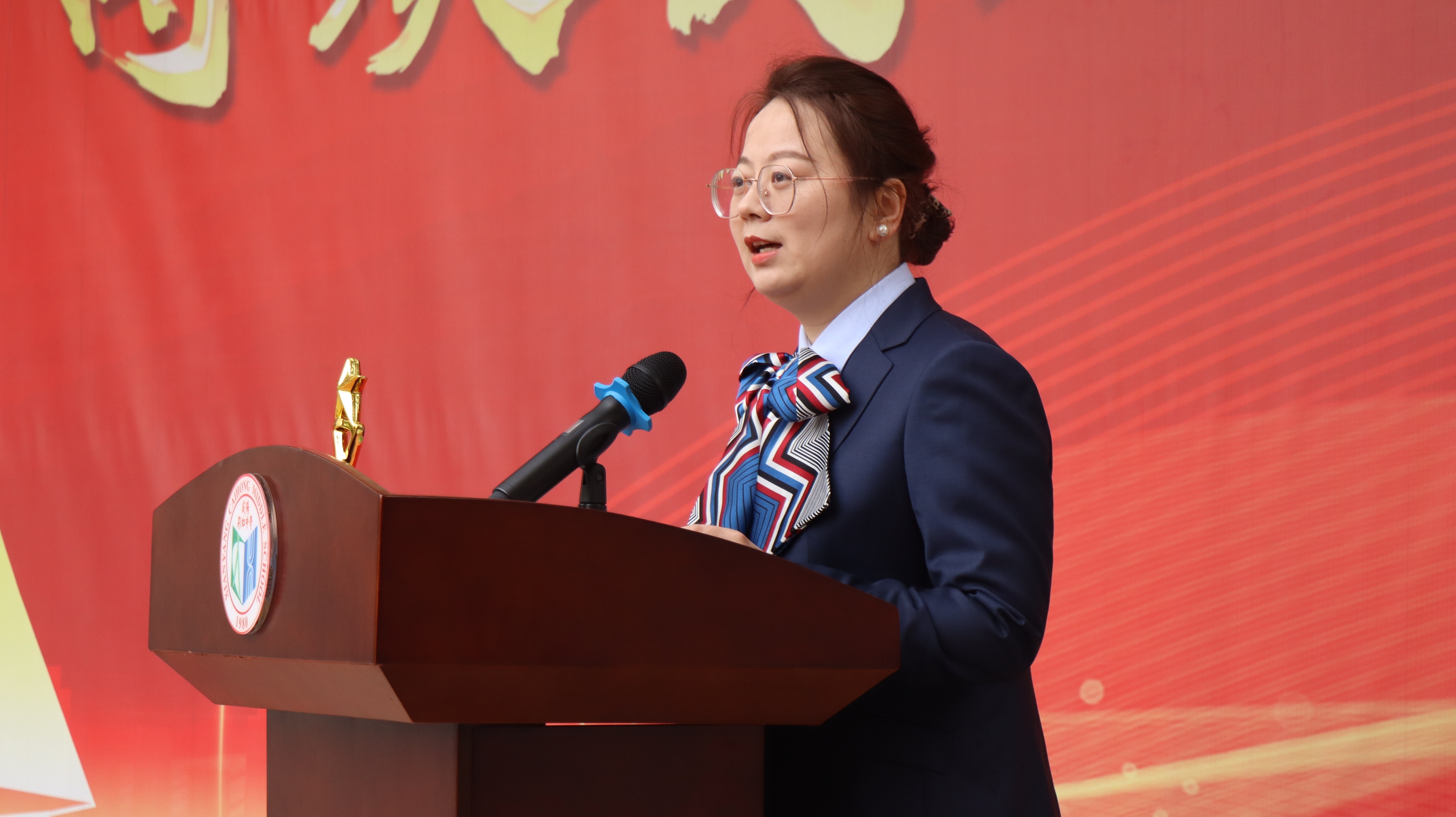 学校最美教师表彰大会,匠心筑梦优秀教师