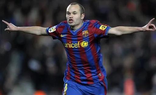 世界足坛顶级小个子中后卫,世界足坛十大后卫组合