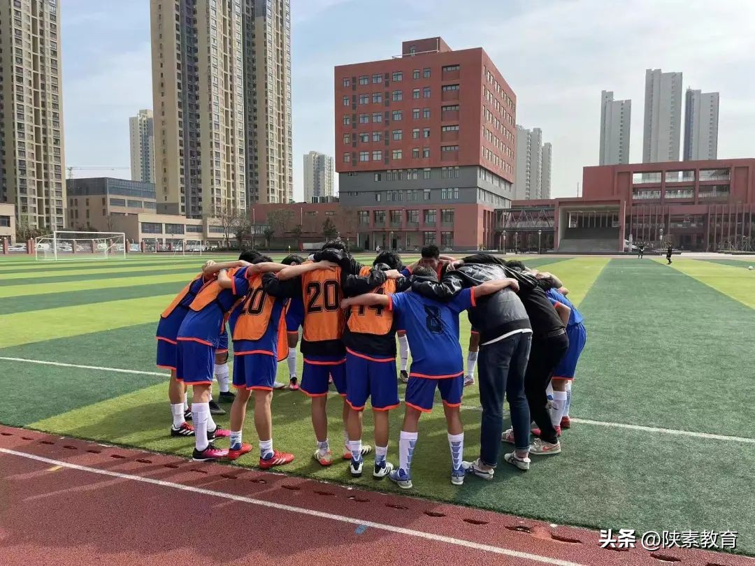 绿茵逐梦足够精彩手抄报,绿茵逐梦足够精彩作文