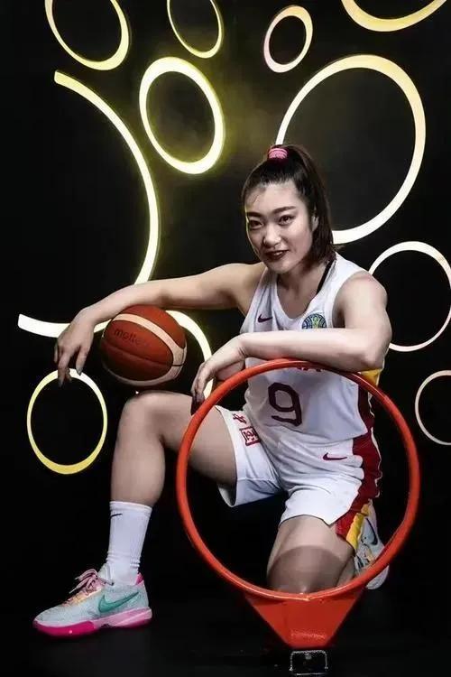 女篮球员李梦被曝当小三,曝女篮李梦出轨已婚男子