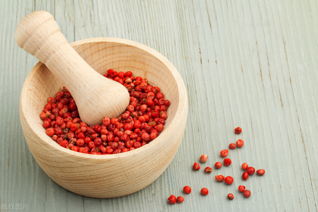 为啥黑胡椒粉没有臭味白胡椒粉有,超市买的现磨的胡椒粉怎么有臭味