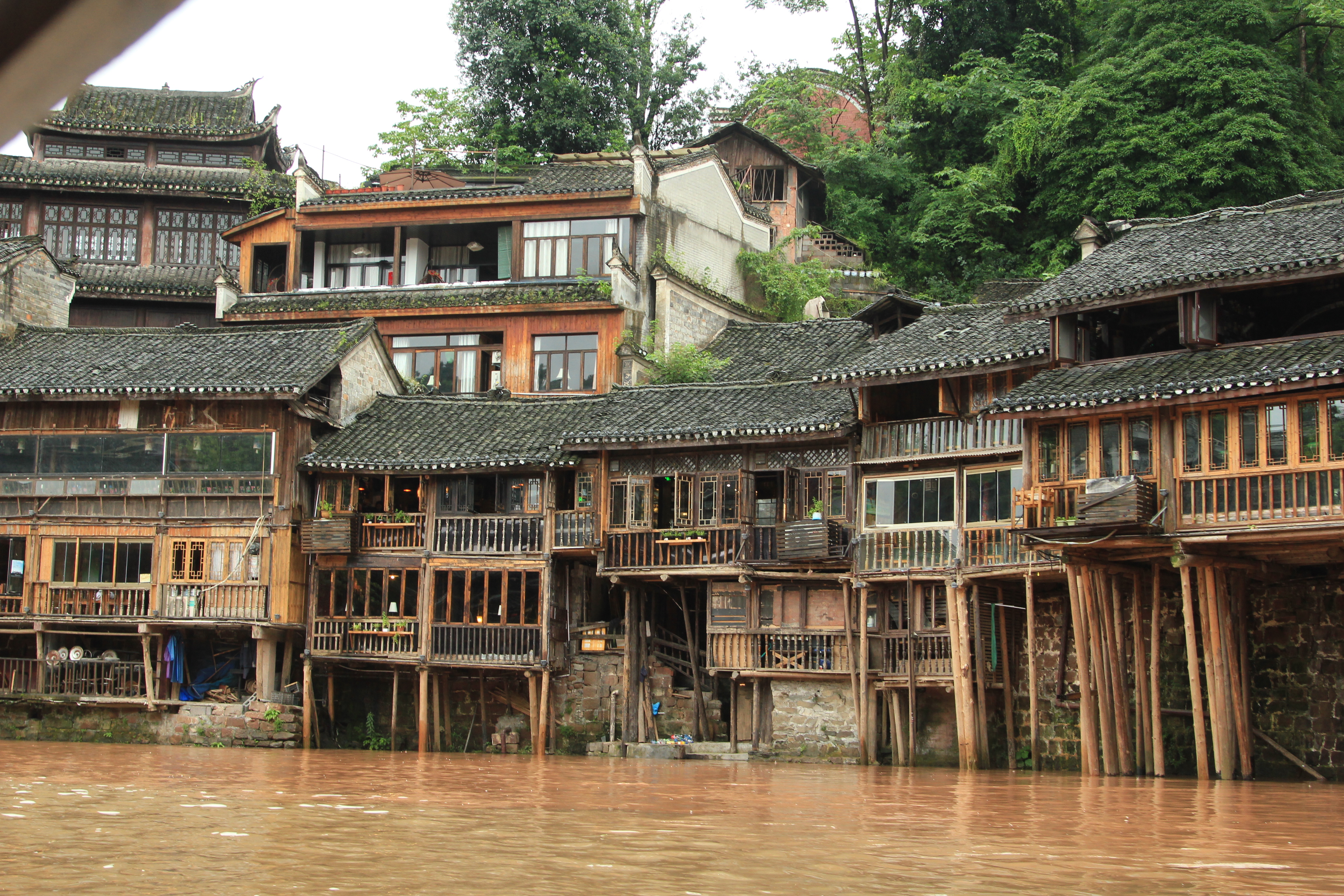 边城和凤凰古城哪个好玩,中国最美古城凤凰古城视频