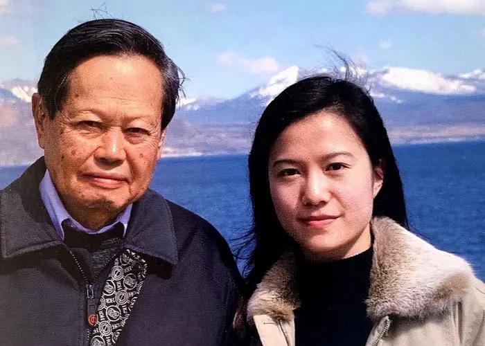 翁帆嫁给大自己54岁的杨振宁了吗,翁帆与杨振宁的婚姻生活曝光