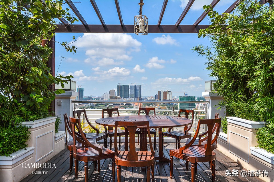 五星级的金边圣卡酒店,眺望洞里萨湖按摩SPA泳池设施俱全