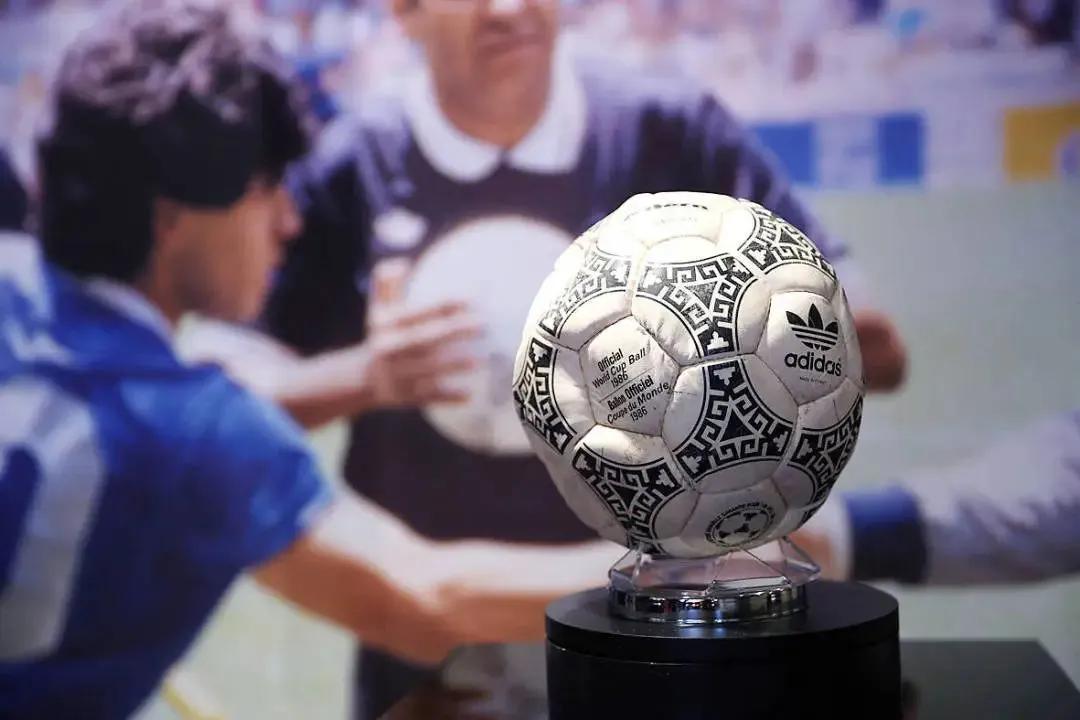 中英双语世界杯上的战争与和平