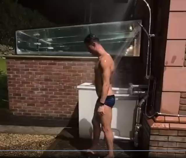 c罗直播一分钟三万欧,c罗现场直播接吻