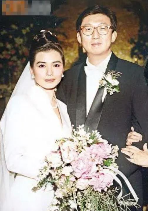 长了一张风情万种的脸下一句,看似清纯实际丰富情史女明星