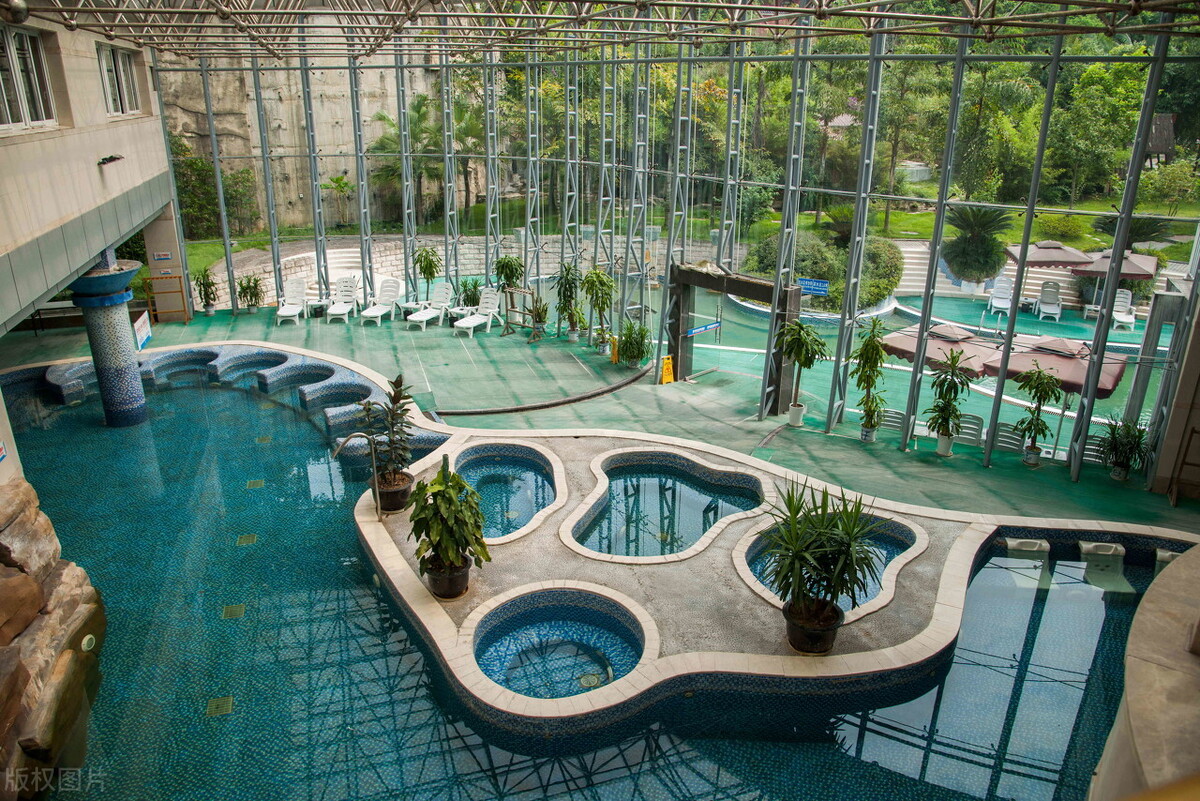 冬天哪里温泉度假村最好,泡温泉地方推荐室内温泉