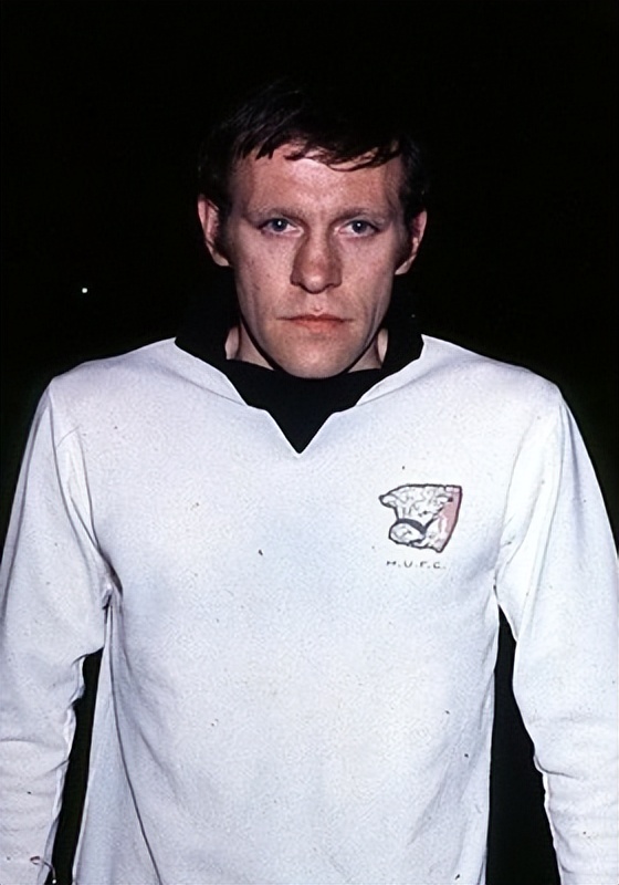 足总杯冠军小奖杯,足总杯奖杯含金量