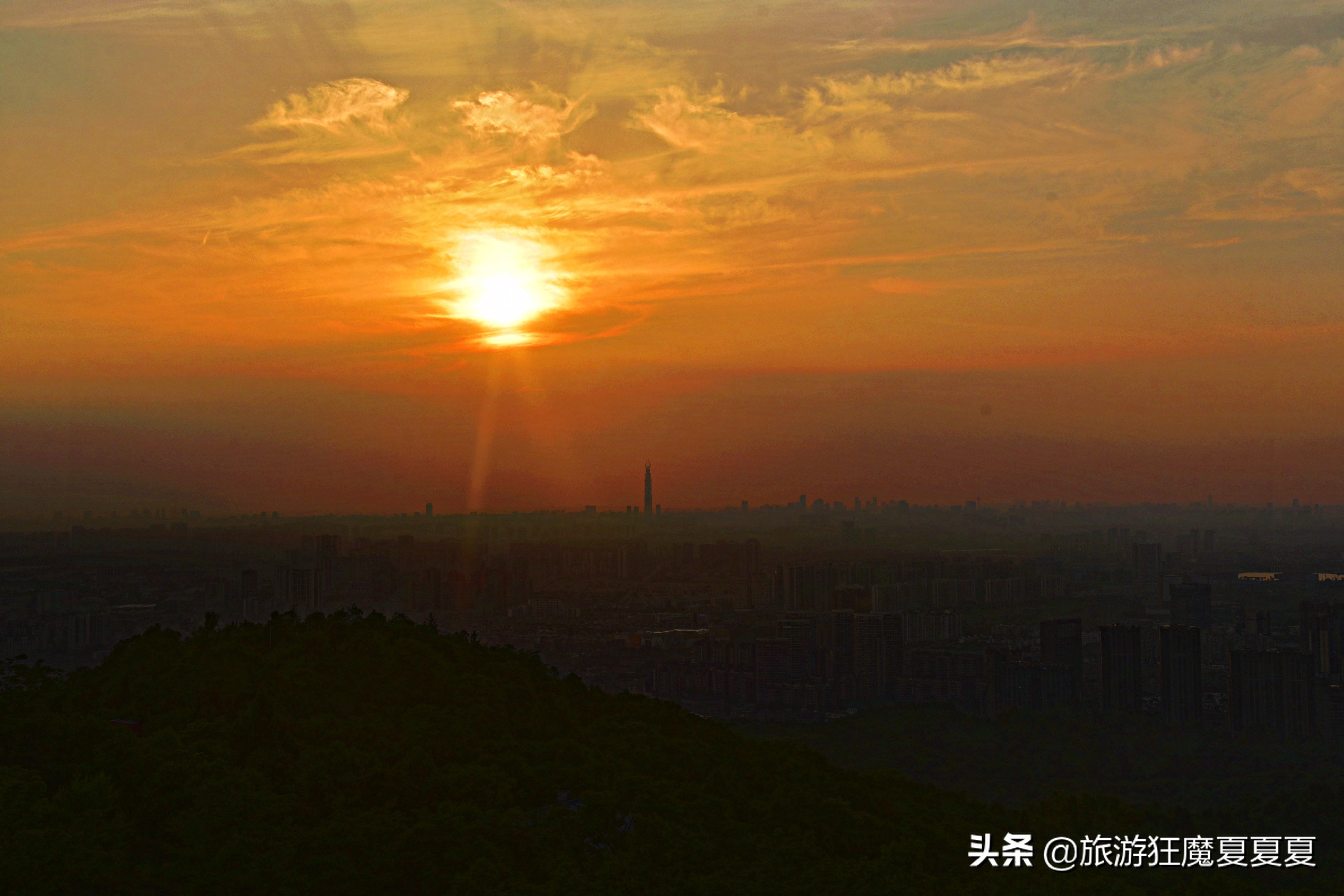 成都龙泉山火到半夜都堵车？跟风夜爬大可不必，这样才有绝美日出