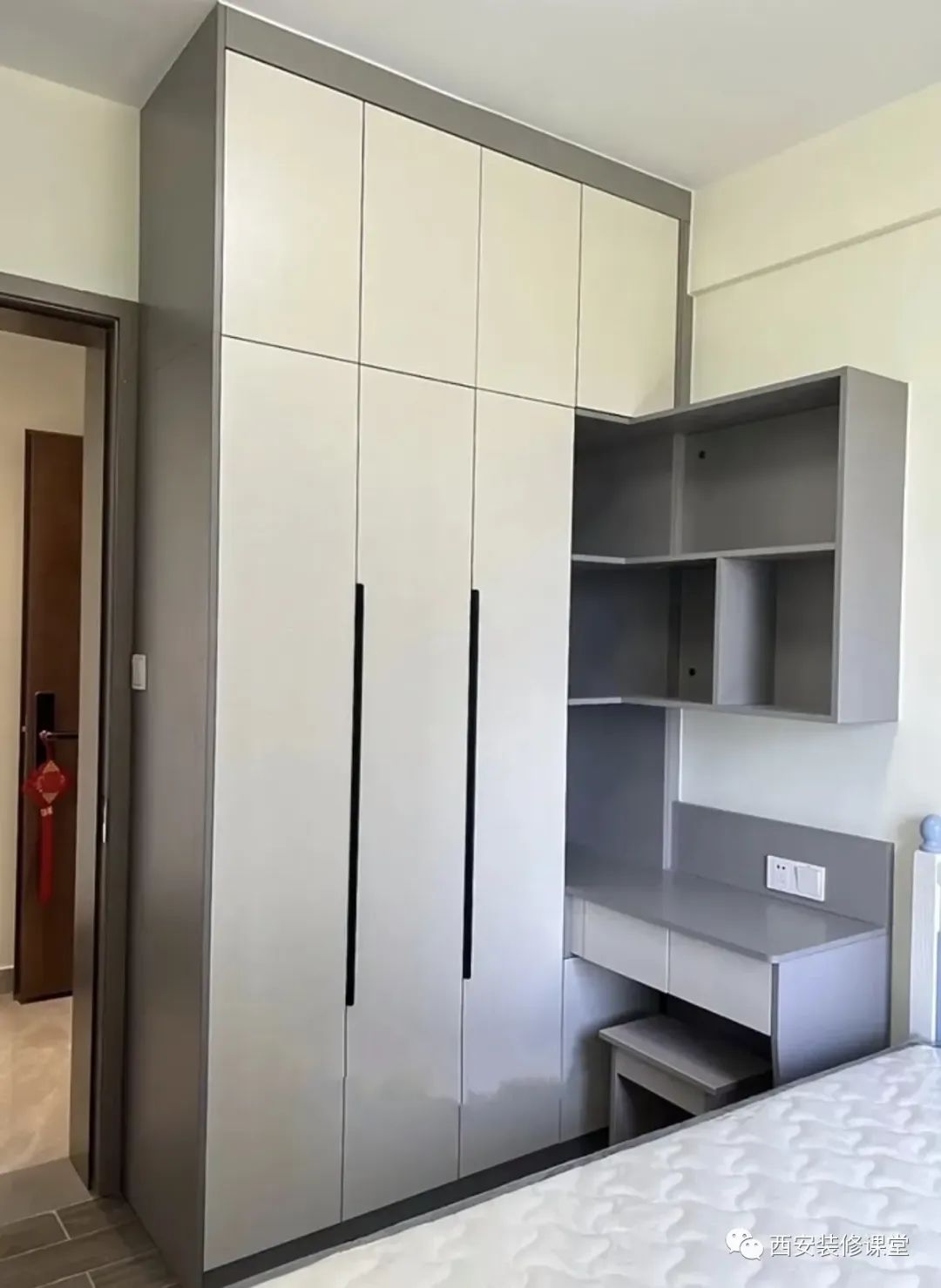 书桌连衣柜有什么讲究,书桌连衣柜带门怎么处理