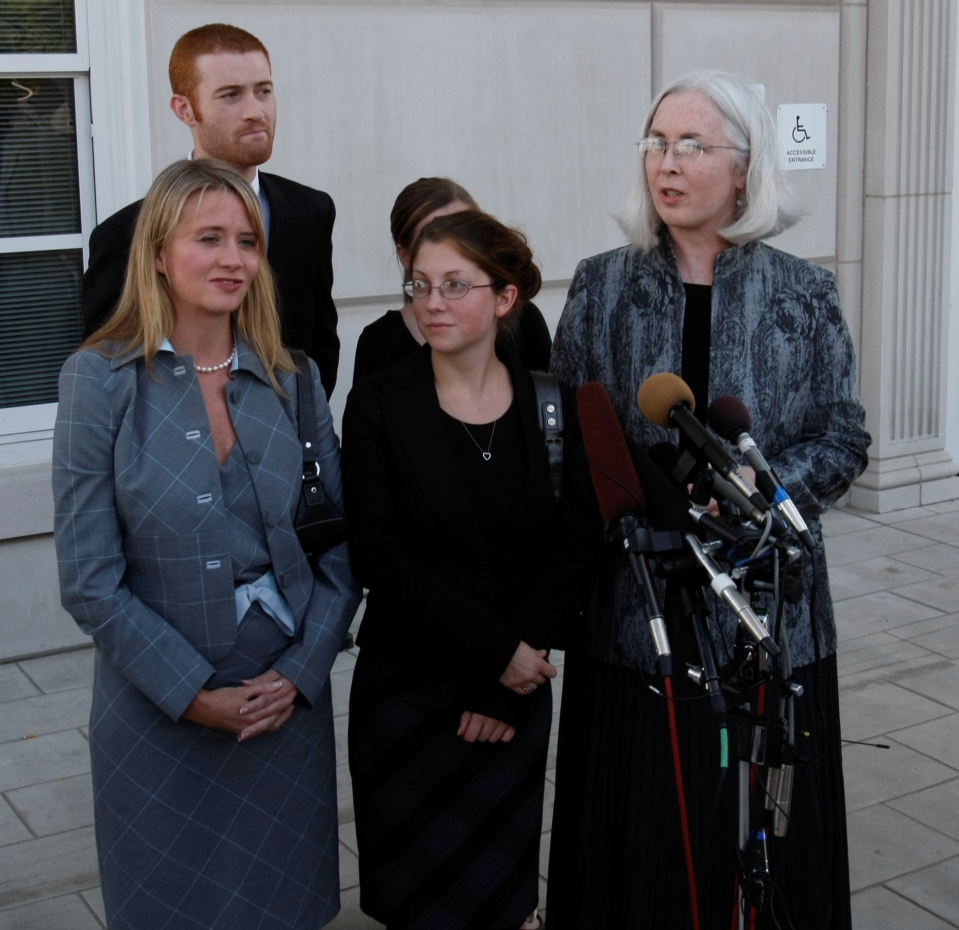 美国男子致电麦当劳，围困18岁女孩3小时，作案10年却被判无罪