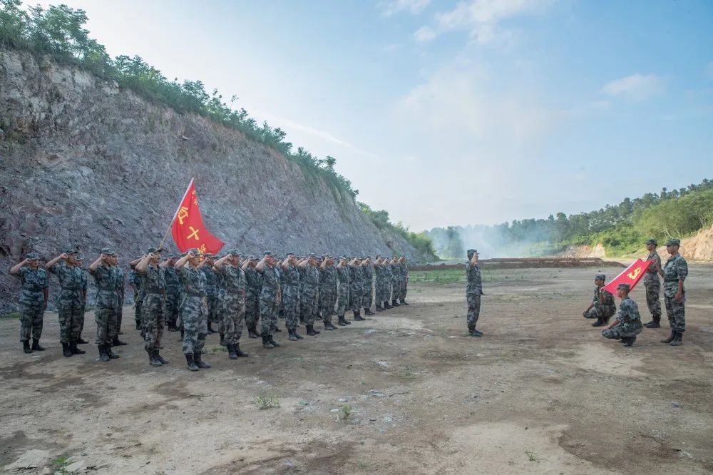 第71集团军：祝福伟大的*党**，跑出新时代奋斗强军的加速度