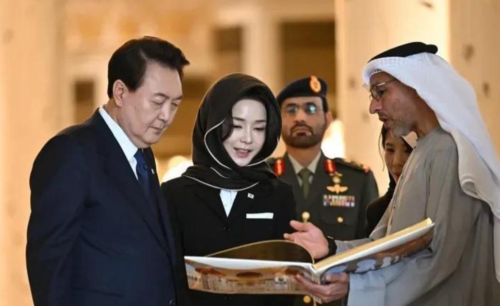 韩第一夫人穿搭,韩第一夫人照片