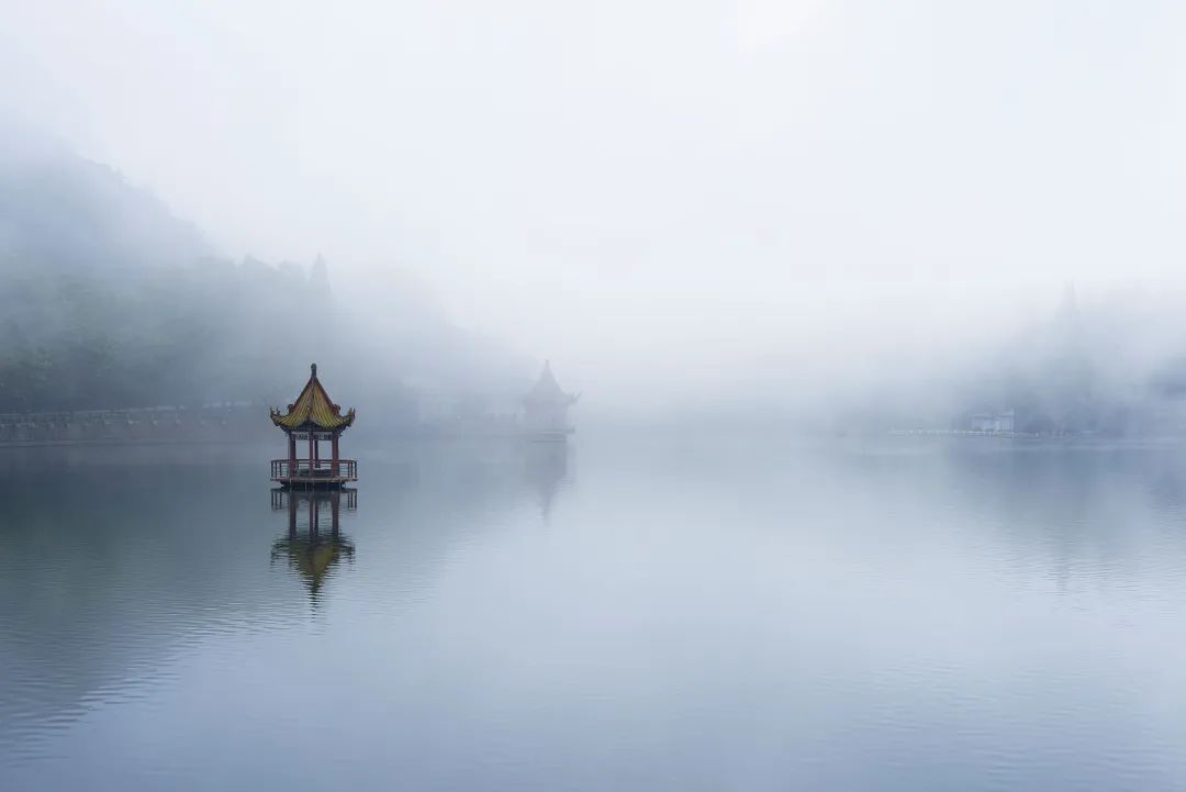 名山大川中，得遇真自我