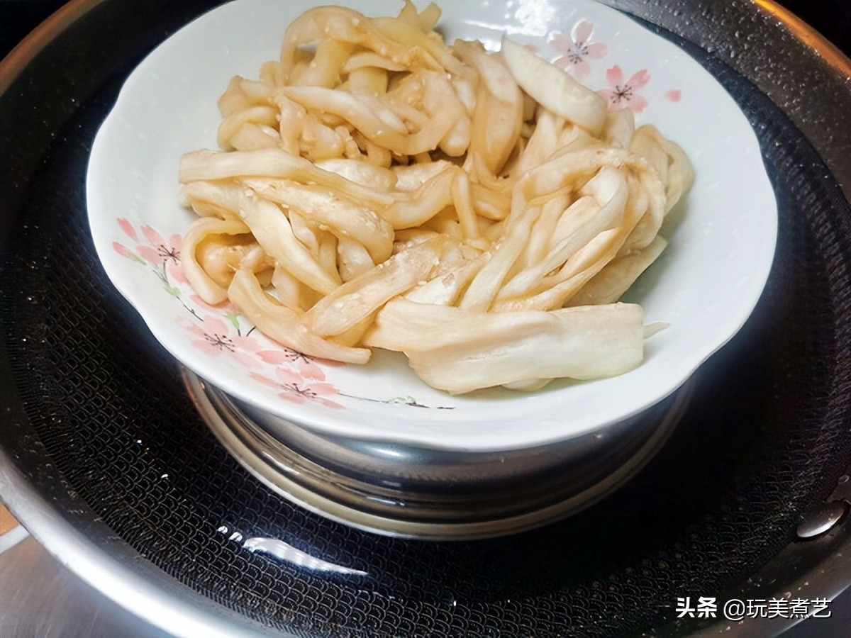 茄子这样做出来口感味道都很棒 (下饭软糯茄子)