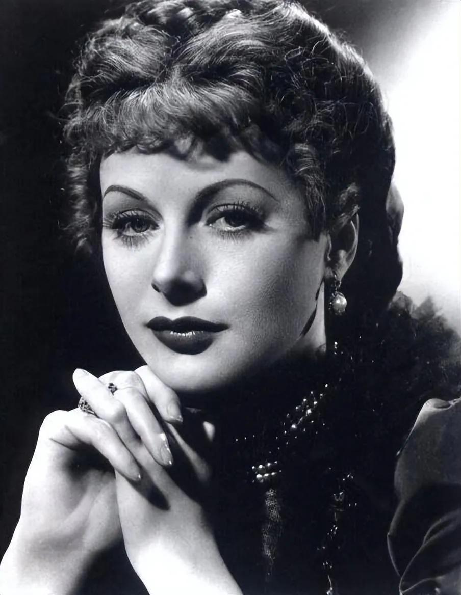 首个全裸出镜的女星，被称为好莱坞花瓶，又被奉为WiFi之母